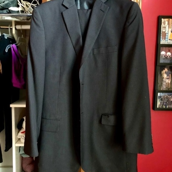 Men’s Three Piece Suit - Picture 2 of 8